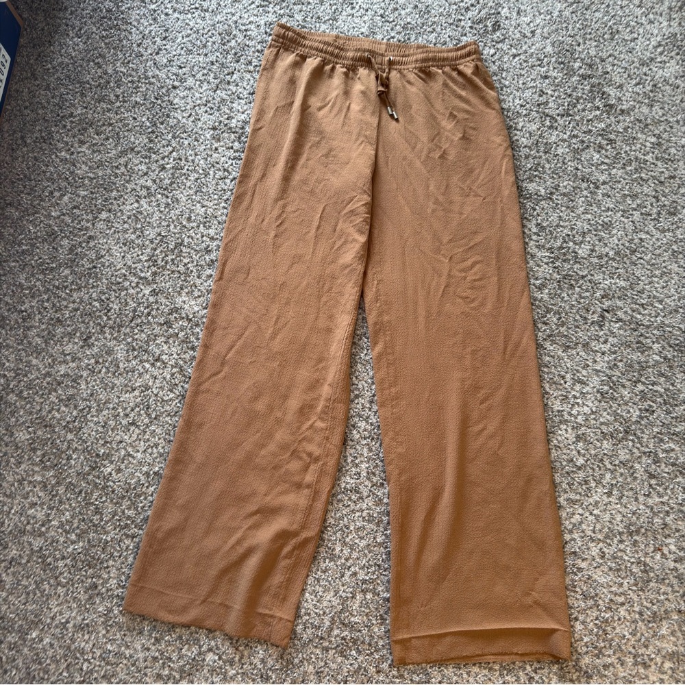 Calvin Klein wide Leg Casual but cute Camel pants - size large